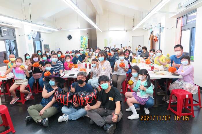 參與學員與老師及評審大合照圖片